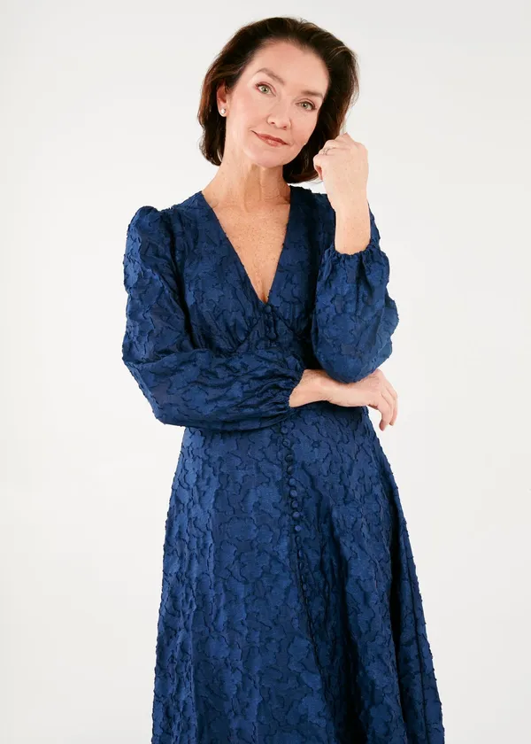 Abbey Glass Brooke Gown Navy Cloud Organza Long Sleeve V-Neck Dress Navy - Image 4