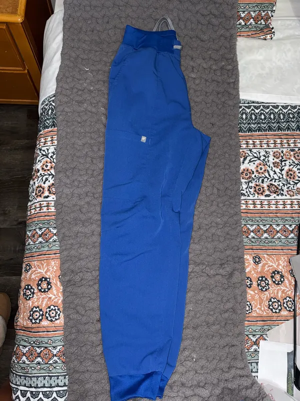 Fabletics Scrub Set - Image 3