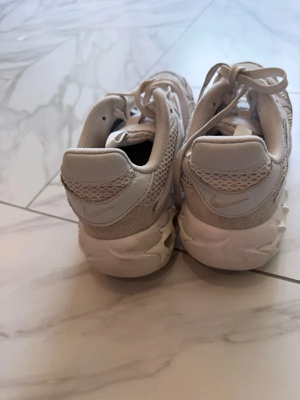 Nike Air Shoes. White size 8.5 - Image 7