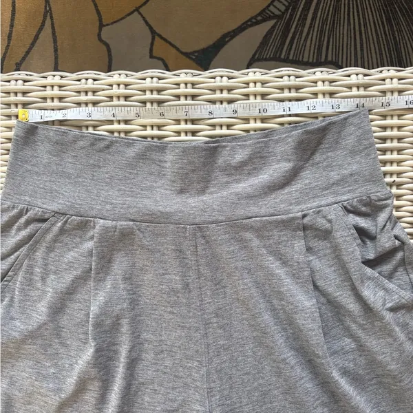 Vuori Lux At‎ Ease High Rise Cropped Pants Large workout yoga athleisure - Image 8