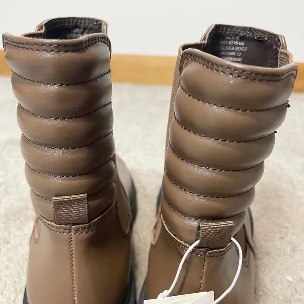 Gap Women's Brown‎ Chelsea Boot Size 6, NWT - Image 5