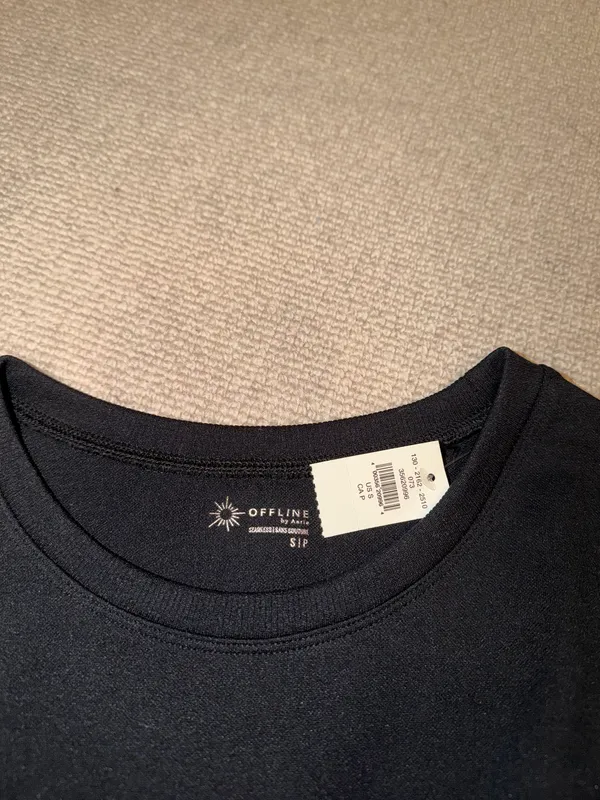 OFFLINE by Aerie Long Sleeve Crop Top Black Small - Image 2