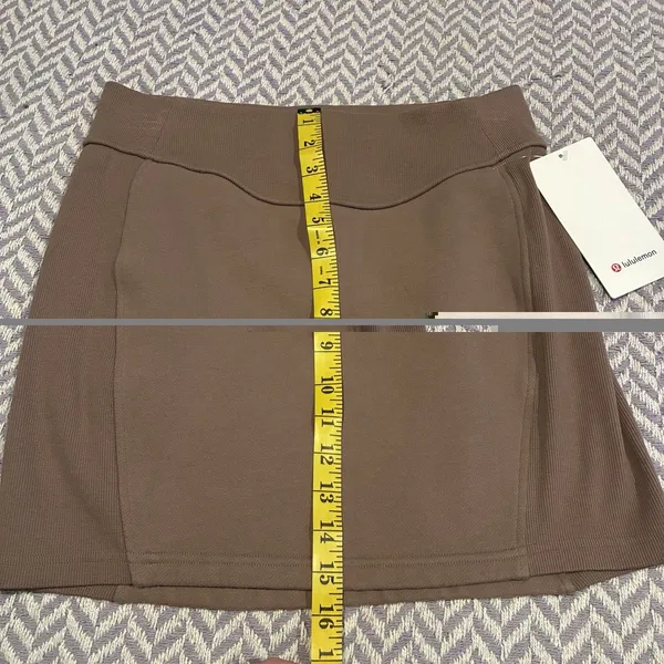 Lululemon Scuba HR Mini Skirt Taupe Brown Cotton Fleece LW8ALSS Size M NEW - Image 3
