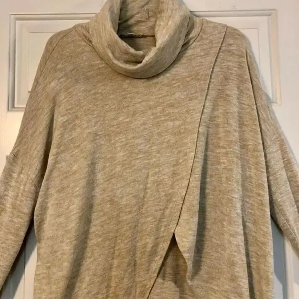 Wonderland by Orange Wrap Crowl Neck Sweater Size Small - Image 3