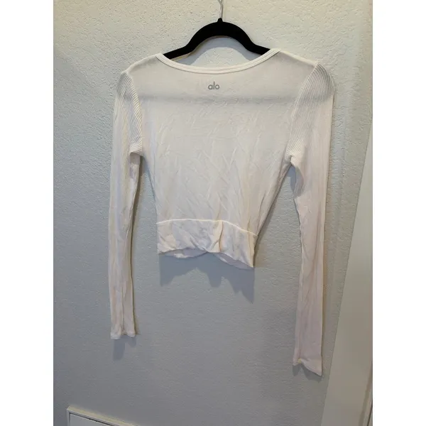 Alo Yoga Cover Long Sleeve Top Cream Ivory Ribbed Wrap Front Cropped Small - Image 3