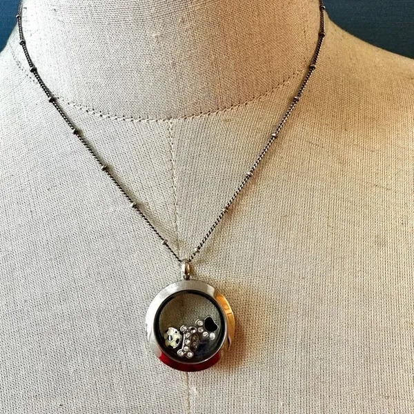 Origami Owl Locket Necklace - Image 2