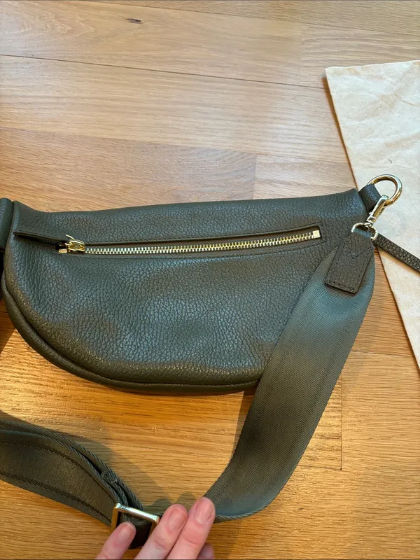 Quince Belt Bag Green Pebbled Leather Purse - Image 3