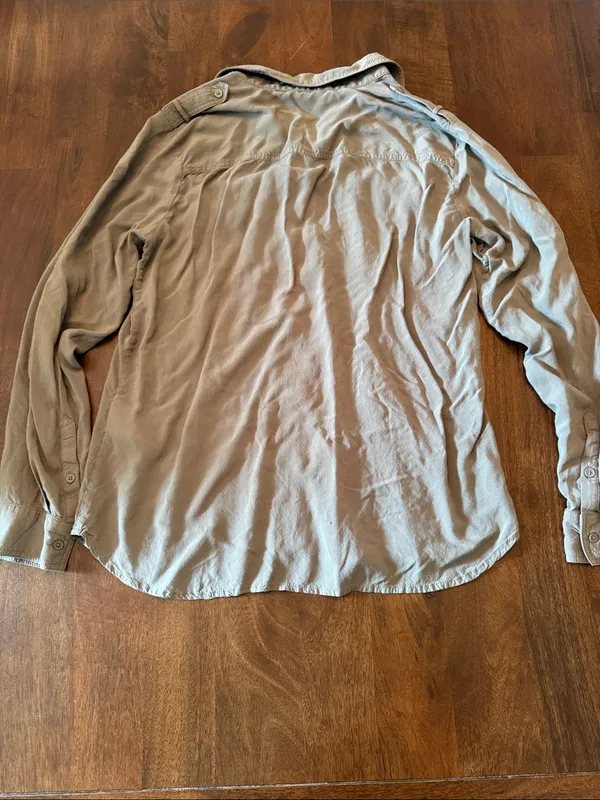 Banana Republic Women's Button-Down Shirt in Grayish Green - Image 9