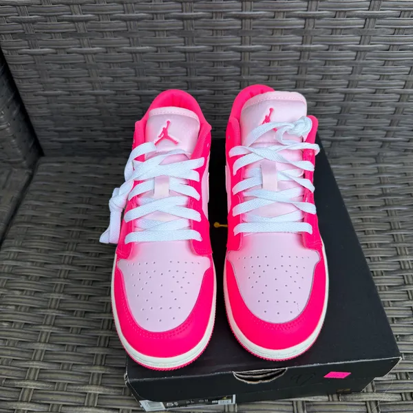 Air Jordan 1 Low GS Pink Foam Hyper Pink 5.5Y/7W - Image 3