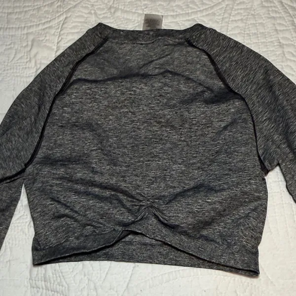 Gymshark Gray Long Sleeve Crop Top - Image 4