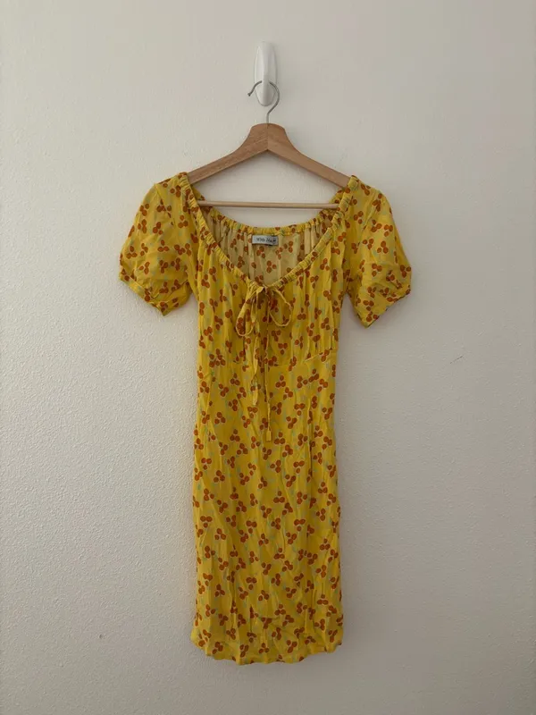 With Jéan Loretta Dress in a yellow multi-color print - Image 6
