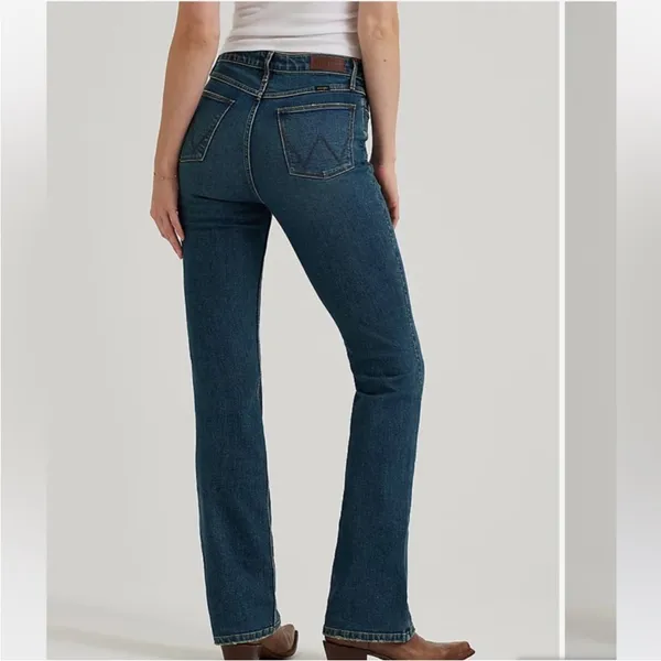 NWT Wrangler High Rise Bold Boot Jeans Sz 5/6 Medium Wash Bootcut - Image 2