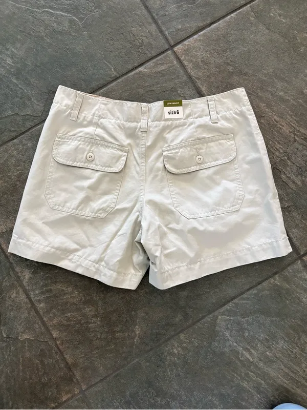 Old Navy Women’s Khaki Low Waist Chino 5” Inseam Shorts 6 NEW - Image 5