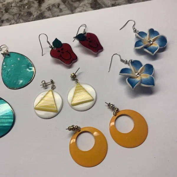 Lot Of 5 Costume Earrings Pierced Dangle Variety - Image 5