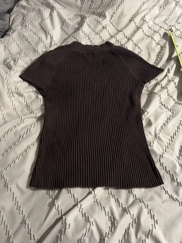 R-Q-T Brown Ribbed Short Sleeve Top with Metal Ring Detail Size L - Image 5