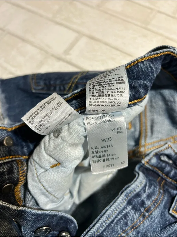 Levi’s 501 Button Fly Denim Shorts Size 25 - Image 3
