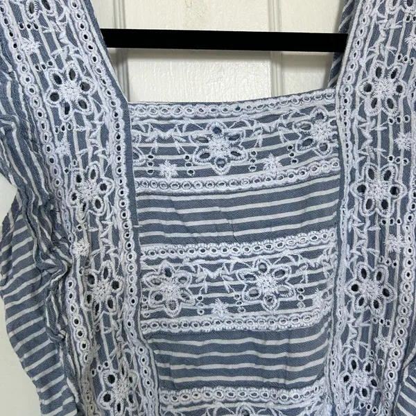 Blue and White Floral American Eagle Top - Image 2