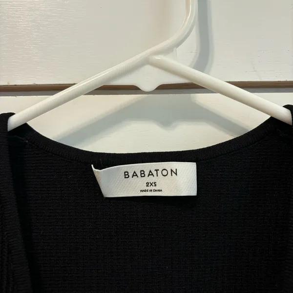 Aritzia Babaton Black Ribbed Cropped Tank - Image 4