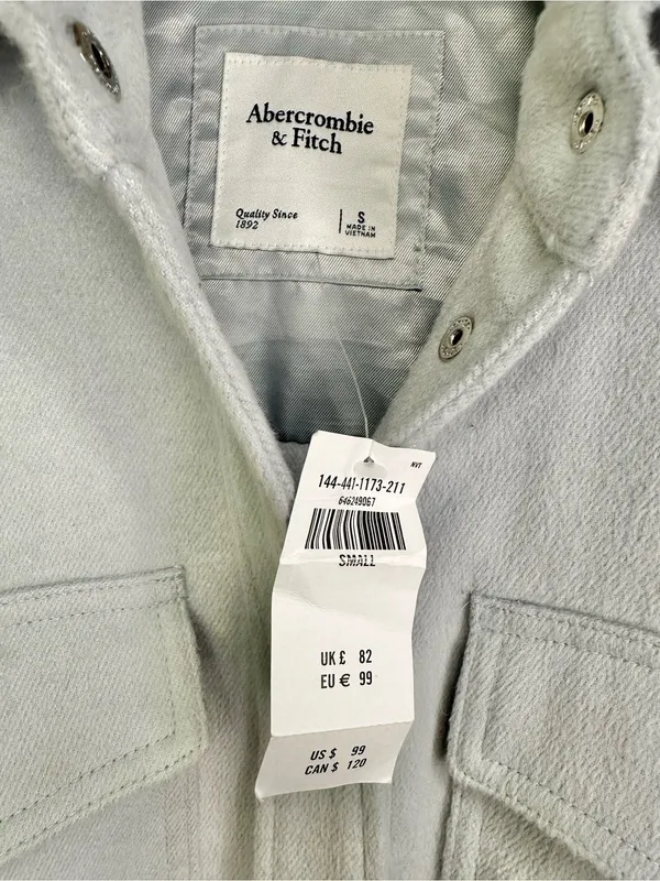 NWT Abercrombie & Fitch Light Blue Super Soft Snap Button Shacket Shirt Jacket - Image 4