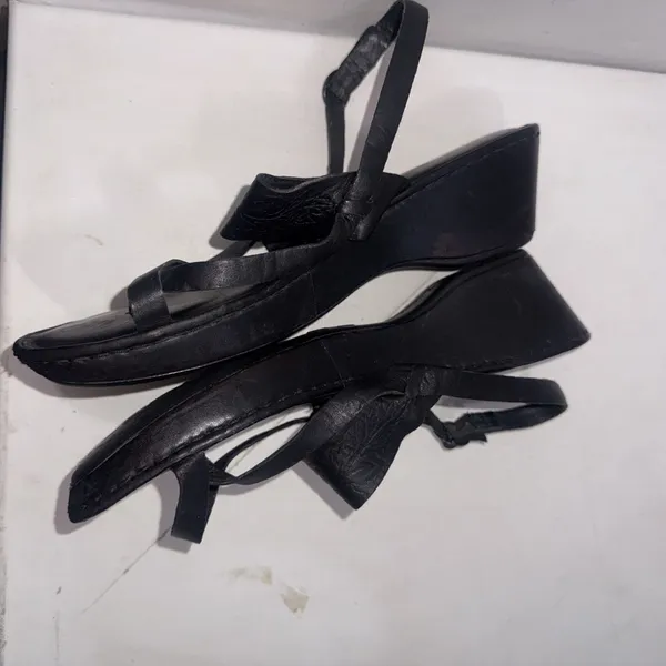 Born Leather Classic Minimalist Boho Wedge Heel Black Strappy Sandals Size 9 - Image 10