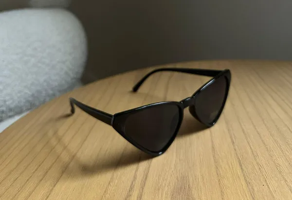 Black Cateye Sunglasses - Image 3