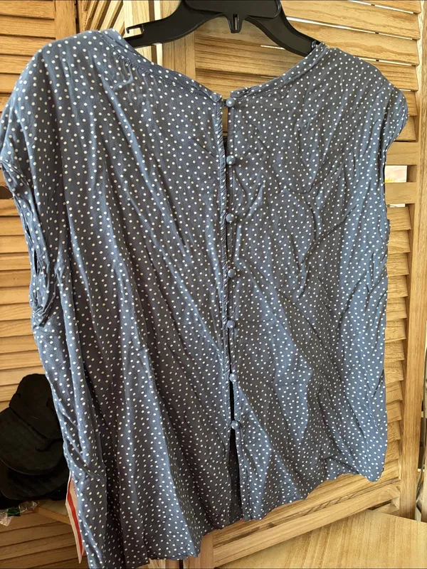 Abercrombie & Fitch Gray Polka Dot Cap Sleeve Button Back Top Large - Image 4