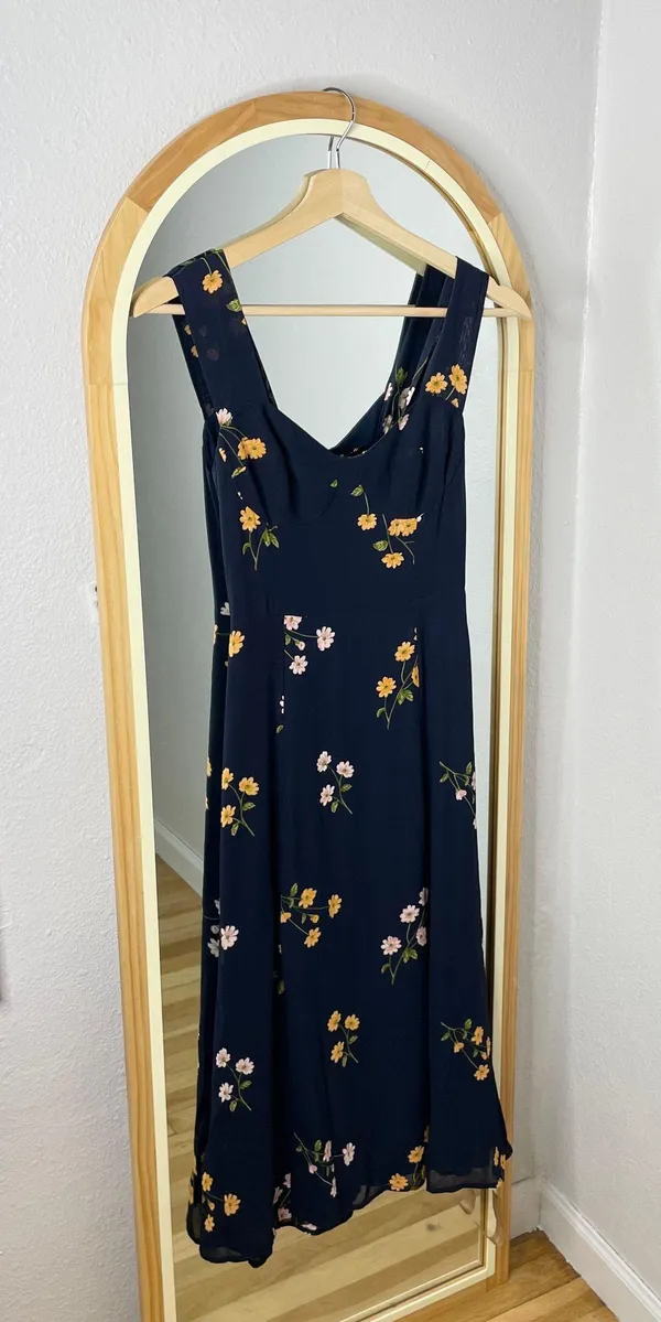 Reformation Fulton blue floral midi dress with slit - Image 4