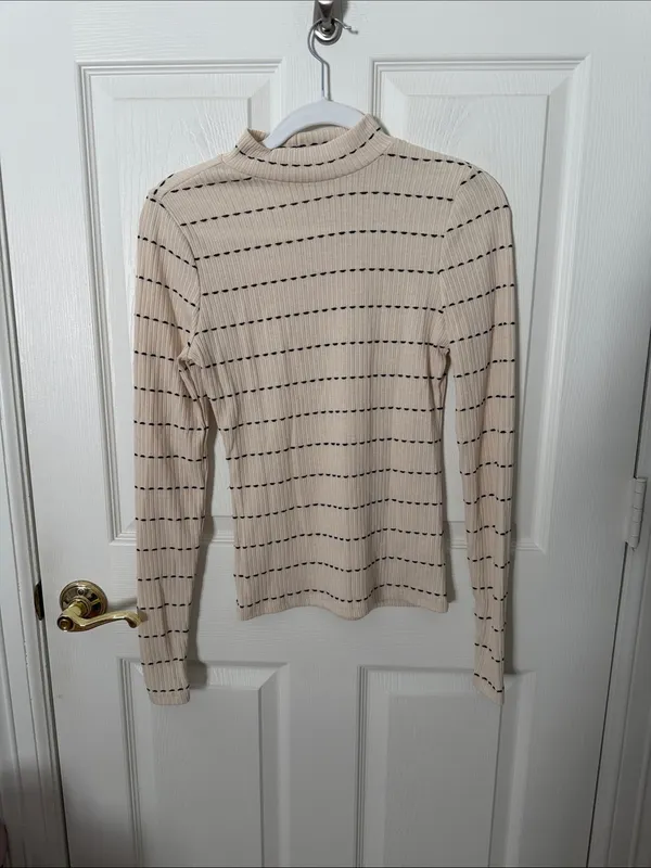 Cream Striped Mock Neck Long-Sleeve Top gilded intent size small - Image 2