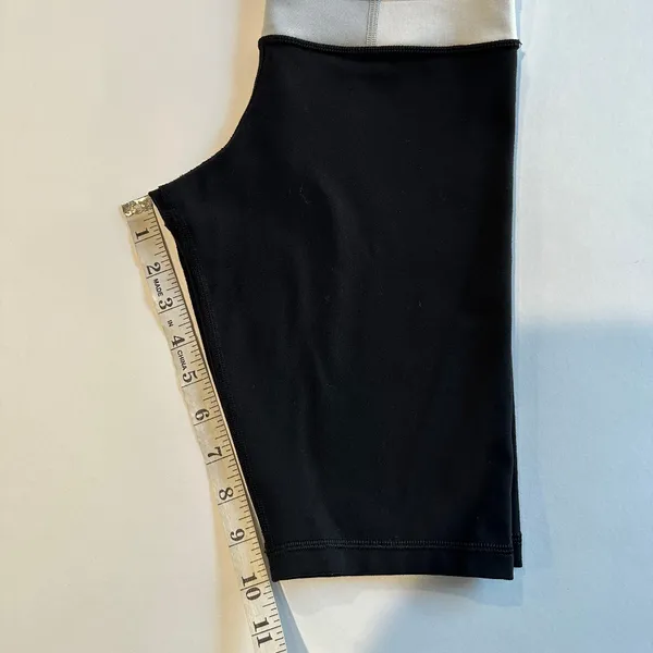 Lululemon‎ Reverse Groove Short - Size 4 Tall. - Image 7