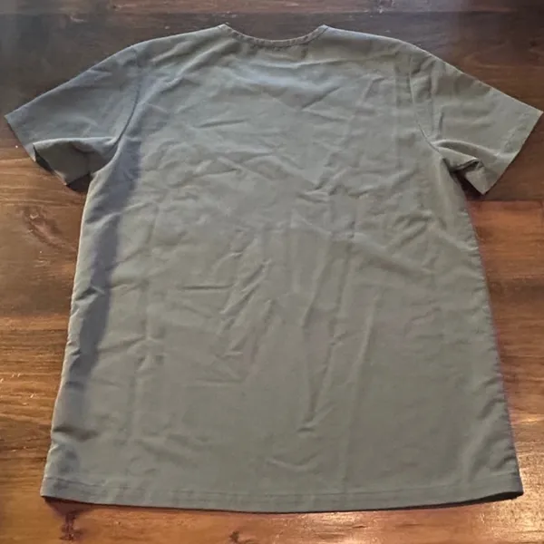 FIGS Technical Collection Scrub Top V-Neck Short Sleeve Solid‎ Green Size Medium - Image 3