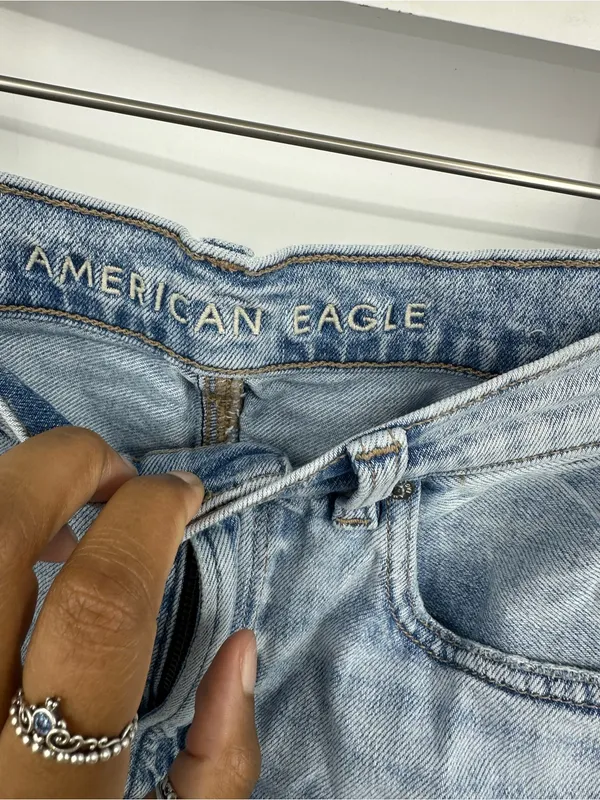 American Eagle Outfitters Denim Blue Baggy Jean Distressed Shorts Size 2 Boho - Image 4