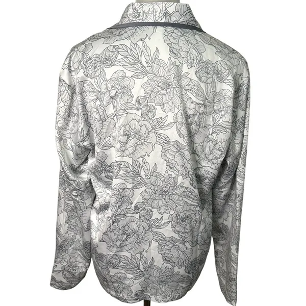 Nordstrom Rack Women's Gray/White Floral Satin Button Up Sleep Shirt M NWOT - Image 4
