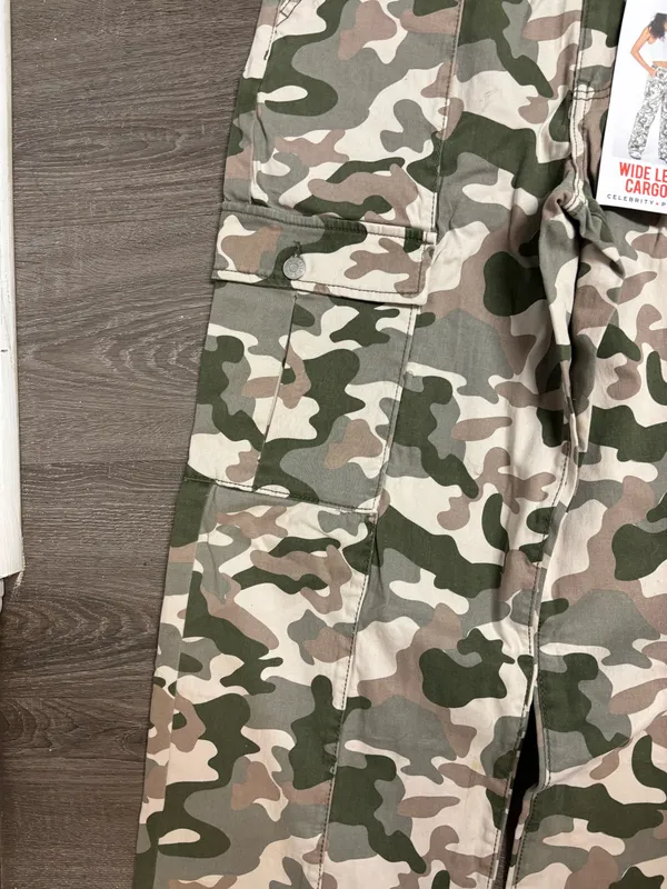 Camouflage flare legs cargo pants Sz9/29 - Image 4