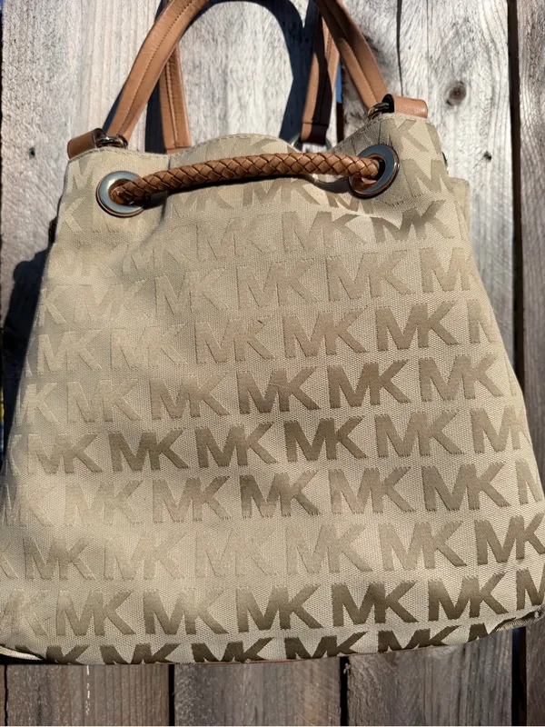 Michael Kors jet set gathered Beige Tan MK Logo Drawstring tote Shoulder Bag - Image 5