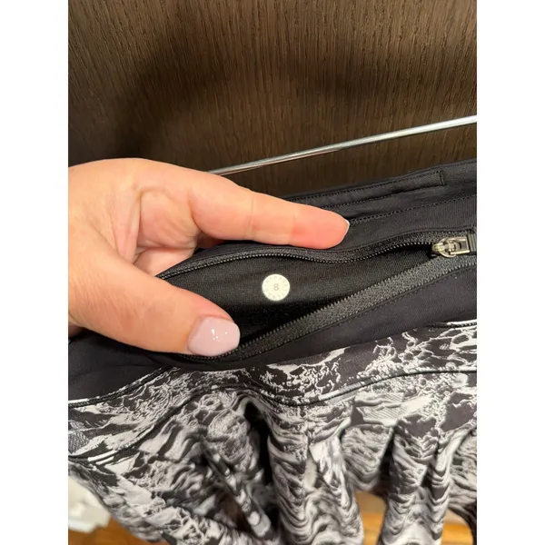 Lululemon Circuit Breaker Skirt II in the Interlaced Alpine‎ White Black print 8 - Image 4