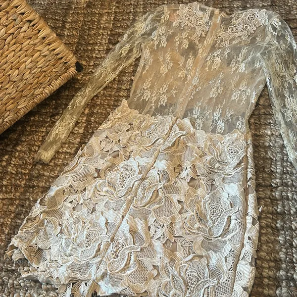 NWT Nellis Boutique Creme Lace Sparkly LS Embellished Dress Size Small - Image 9