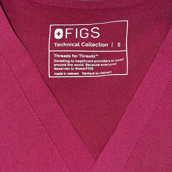 FIGS nurses scrub top size small - Image 3