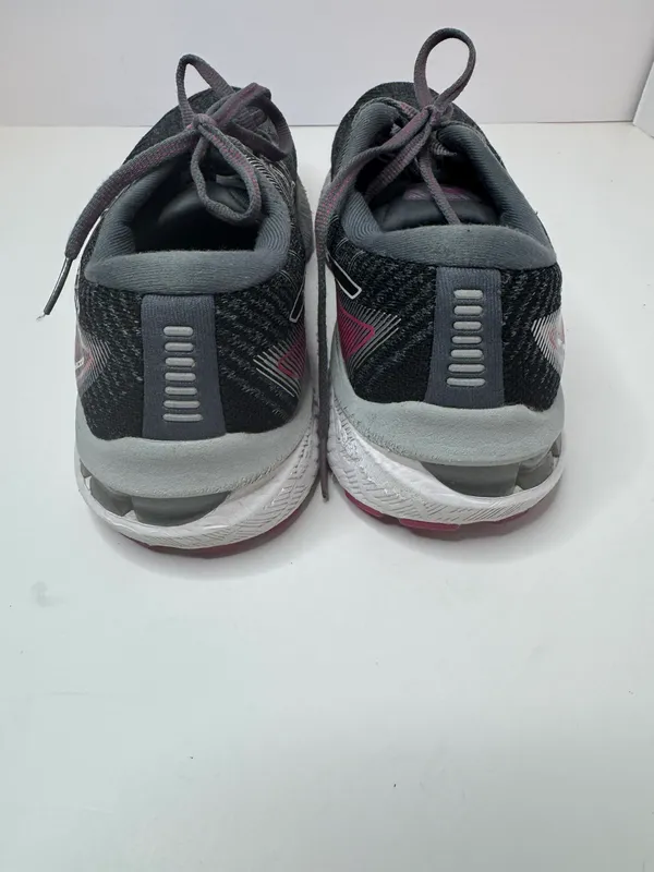 GT 2000 10 Running Shoes Size 8 - Image 4