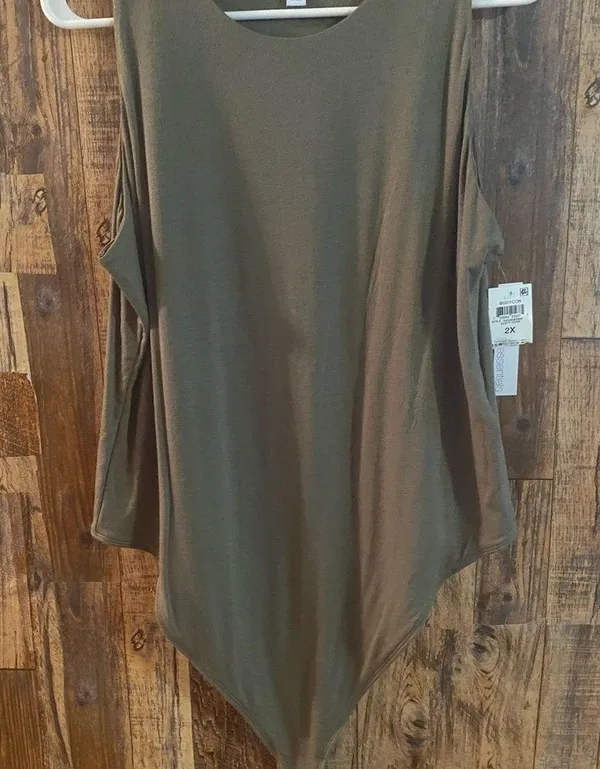 NWT Women's 2X Plus Scoop - Image 3