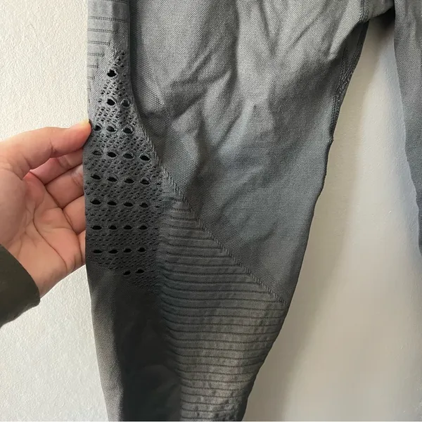 Gymshark Dark Grey Energy Seamless Leggings Size Medium - Image 3