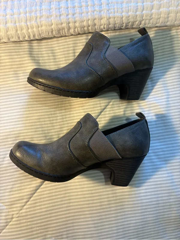 Women’s Gray Slip-On Ankle Booties size 7 - Image 4