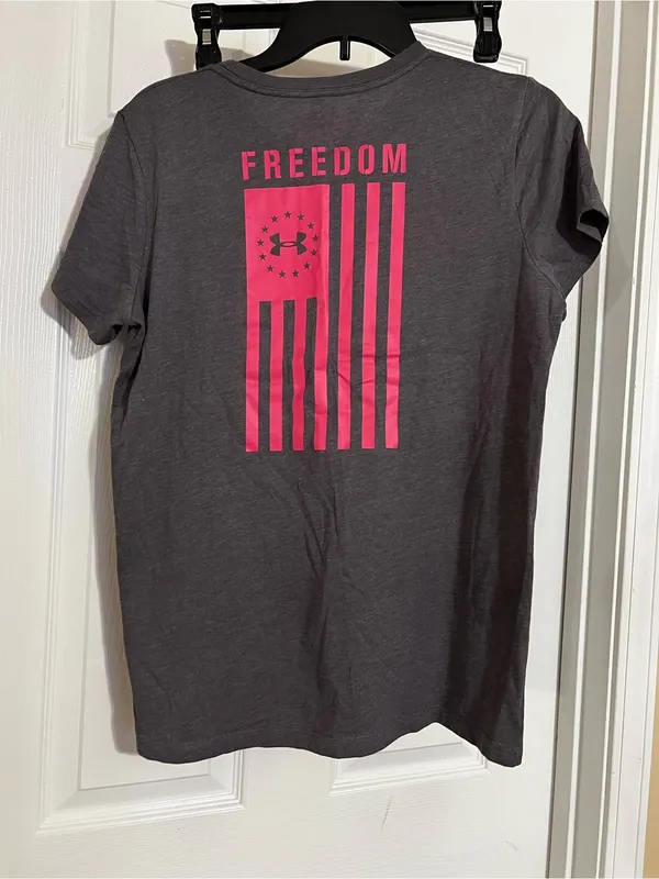 Under Armour Charcoal Short-Sleeve Tee with Pink Freedom Graphic - Image 4