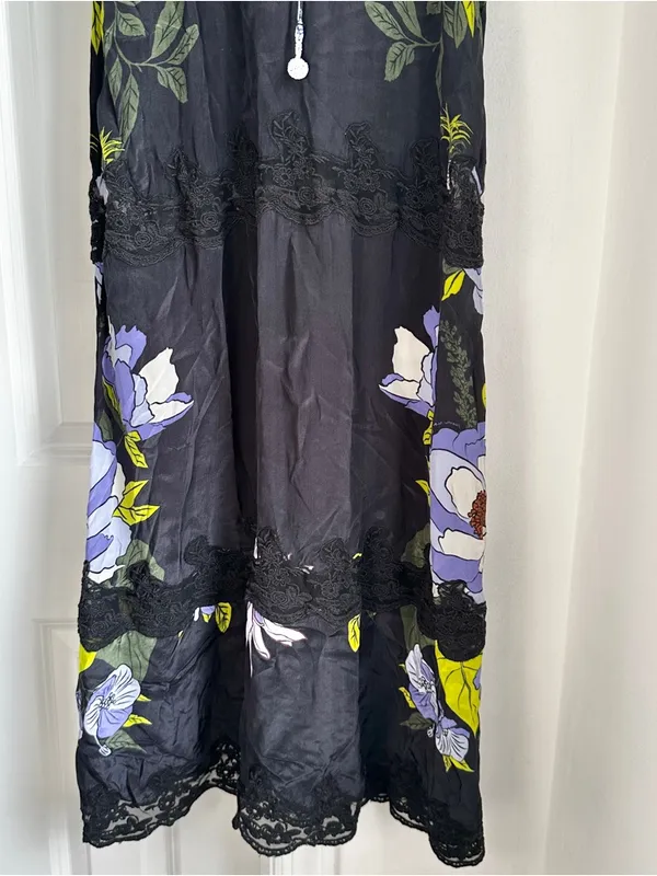 Farm Rio Soft Garden Black Laces Short Sleeve Maxi Dress - Image 9