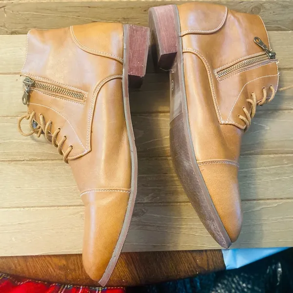 women's ankle boots faux leather zippers on the side. 1/2 in heel size 43/11 - Image 3