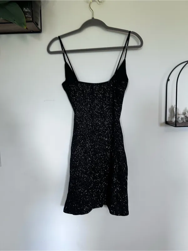 NWT Windsor Black & Silver Glittery V Neck Strappy Mini Dress Size Medium - Image 2