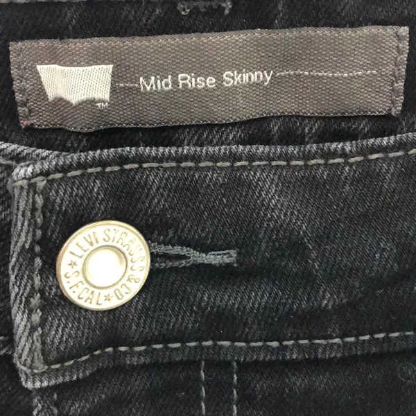Levi’s Black Mid Rise Skinny Jeans 8 Dark Denim - Image 4