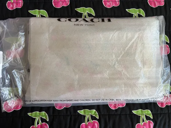 NWT Signature Coach Cherry Laptop Sleeve/Case - Image 9
