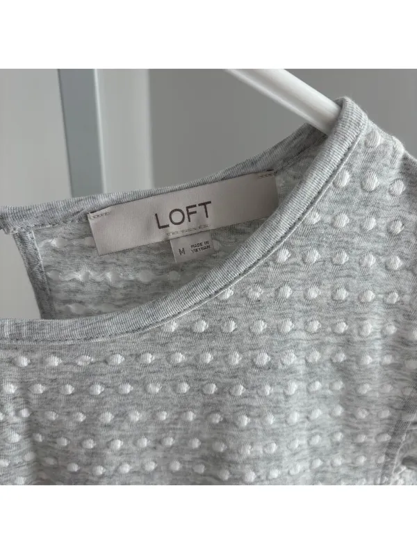 Loft NWOT Women's Gray White Swiss Dot Ruffle Sleeve Cotton Knit Top Size M - Image 2