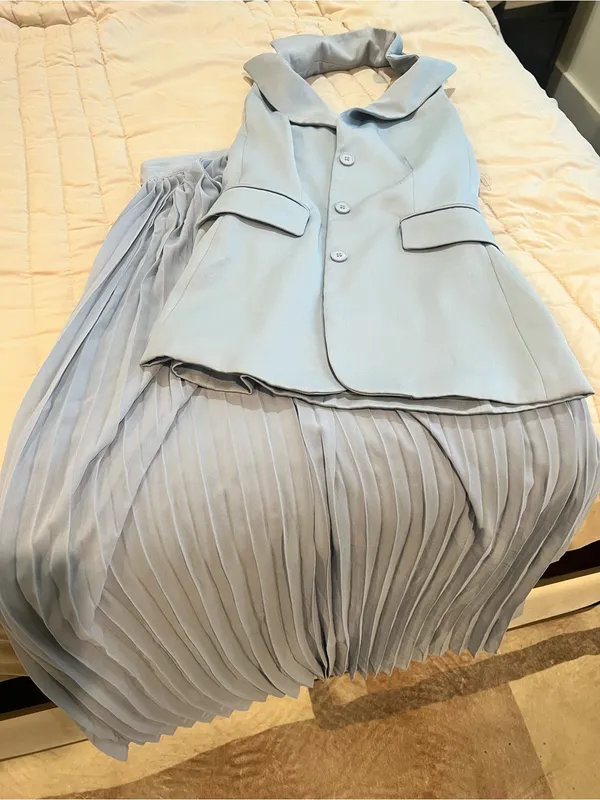 Sleeveless Light Blue Pleated Maxi Skirt - Image 5