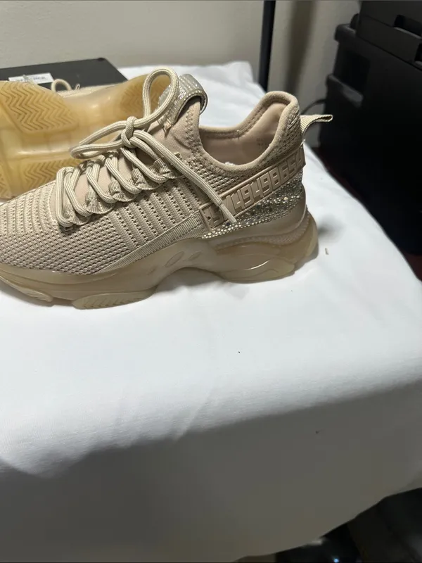 Women's Beige Sneaker with Rhinestone Detail Sz 7.5 Steve Madden Maxima like new - Image 10